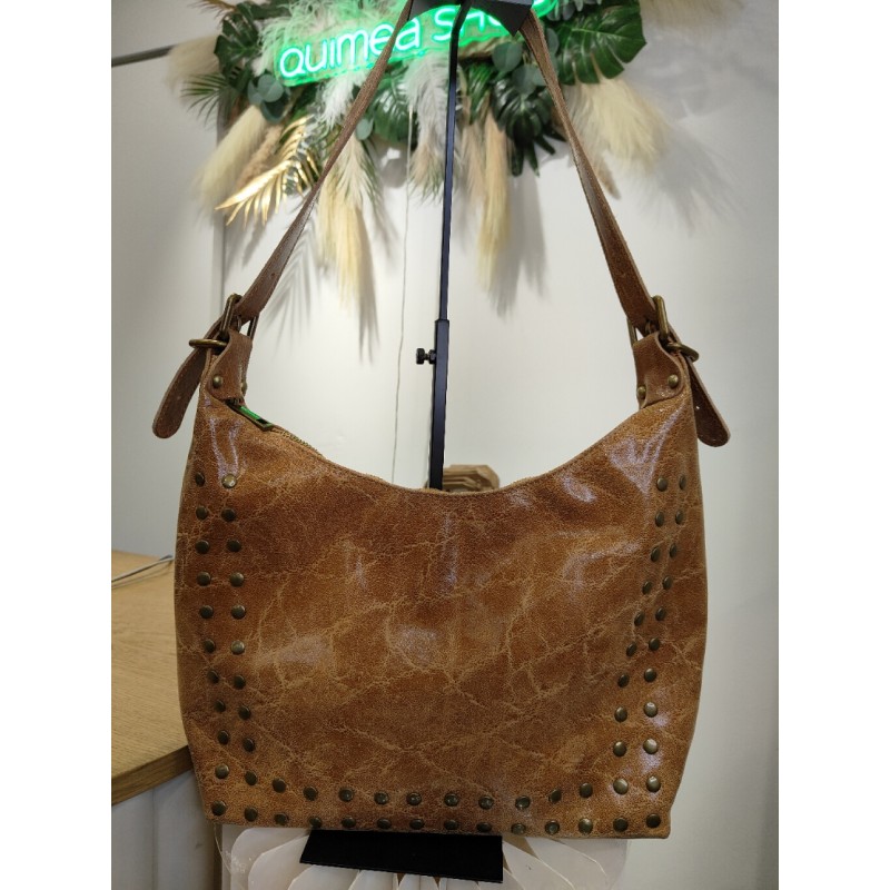 Bolso piel tachuelas camel